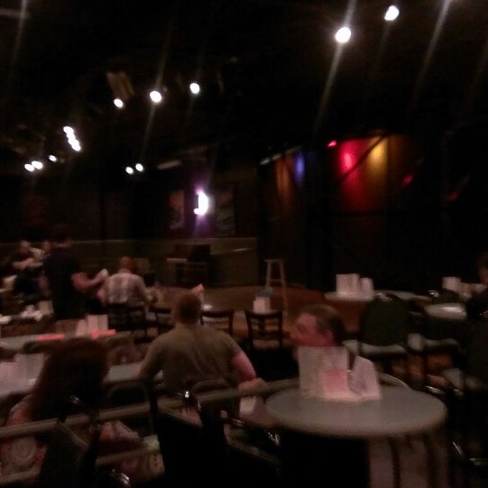 รูปภาพถ่ายที่ Capitol City Comedy Club โดย korkypeachmom เมื่อ 3/9/2013