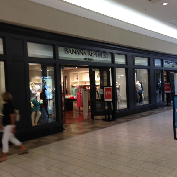 banana republic copley hours