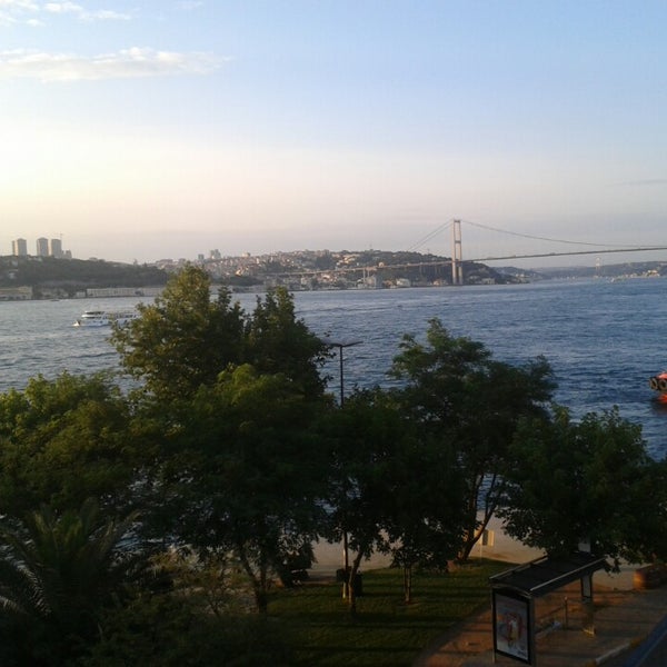 รูปภาพถ่ายที่ Vira Balık Restaurant โดย Denizalp A. เมื่อ 7/1/2013