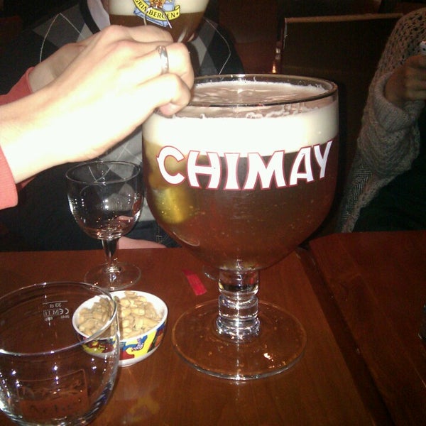 Photo taken at Beer Mania 欧月啤酒餐吧 by Cyp A. on 4/4/2013