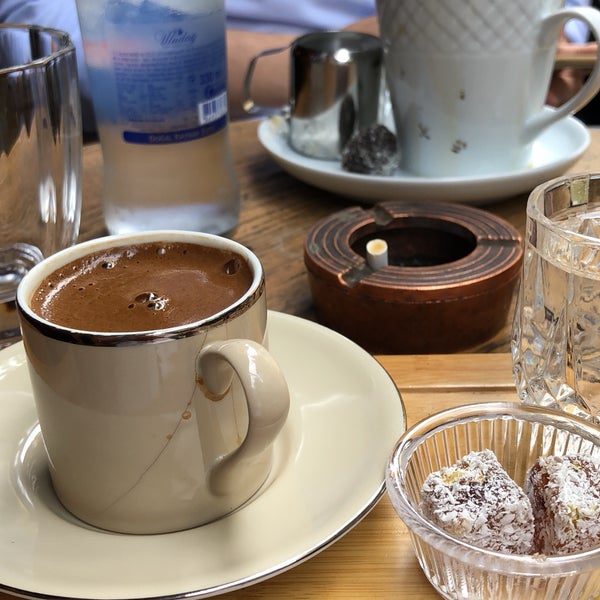 5/8/2018 tarihinde Mstaktsziyaretçi tarafından Bettys Coffee Roaster'de çekilen fotoğraf