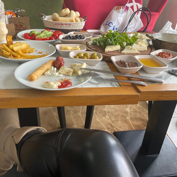 3/25/2021にTuğçeMがKöşk Lounge Cafe&amp;Restaurantで撮った写真