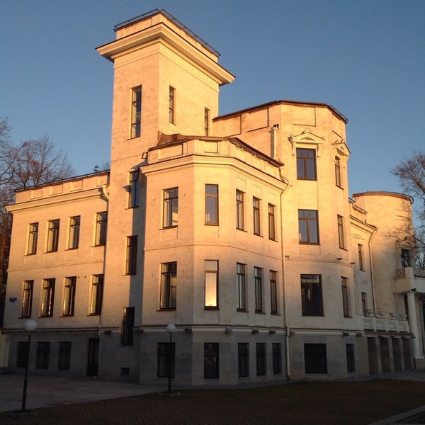 Особняк Лужецкого и Рудинского(пр. Динамо, 18) / Крестовский, Елагин, Петровский