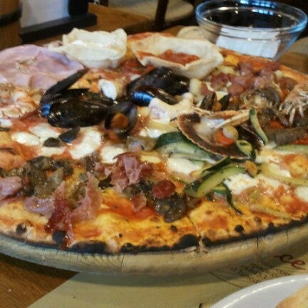 Photo taken at Pizzeria La Pace by Erika B. on 5/12/2013
