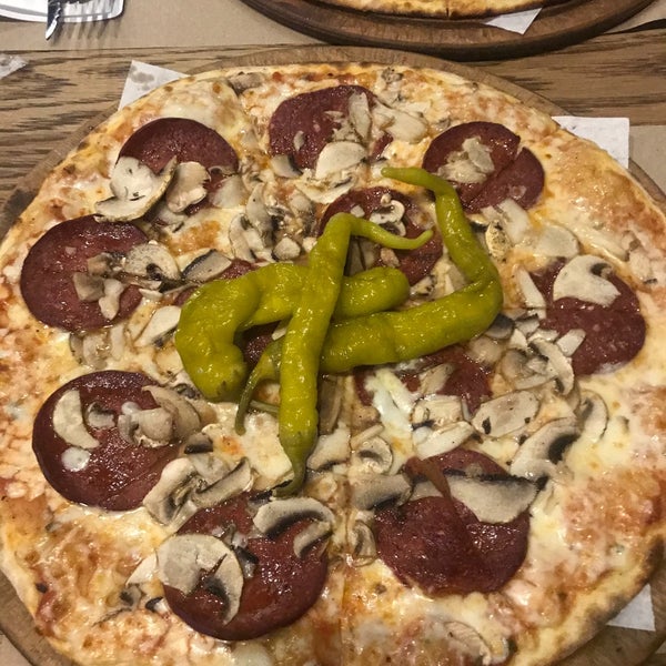 Foto tirada no(a) Pizza Locale por Kemal em 10/18/2021