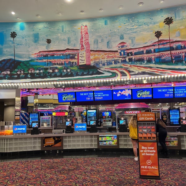 Regal Edwards Big Newport & RPX Newport Center'de Sinema'da fotoğraflar