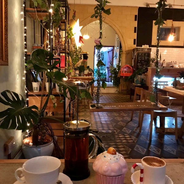 Foto tirada no(a) Luna Cafe Art Shop por Roj 🌾 em 1/22/2020