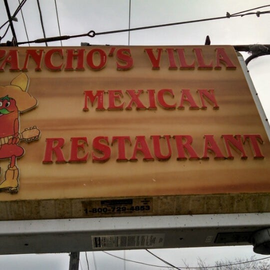 Foto scattata a Pancho&#39;s Villa Mexican Restaurant da Mig O. il 2/12/2014