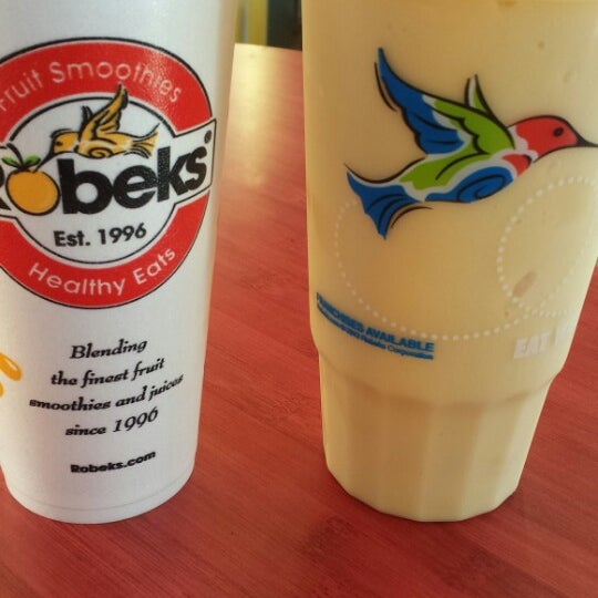 Photo taken at Robeks Fresh Juices &amp; Smoothies by Andrew D. on 9/14/2013