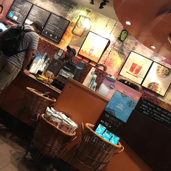 Photo prise au Starbucks par حنــان le7/17/2018