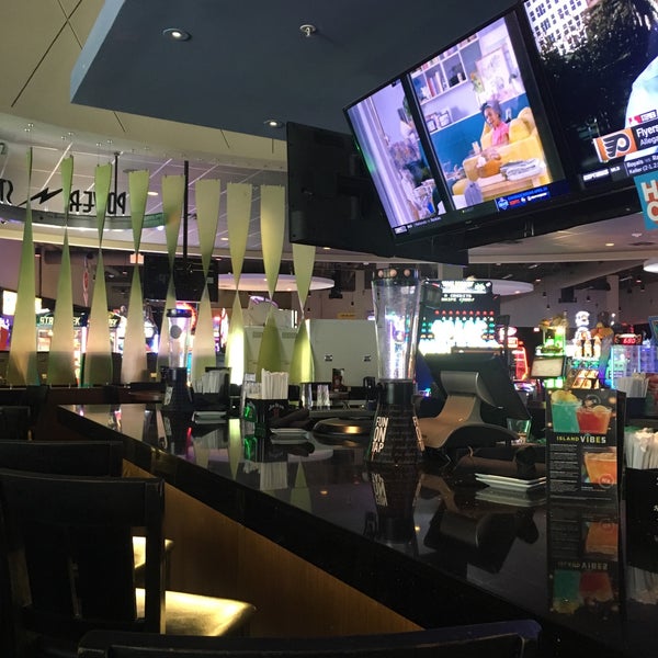 Photo taken at Dave &amp; Buster&#39;s by Aleyda B. on 4/22/2019
