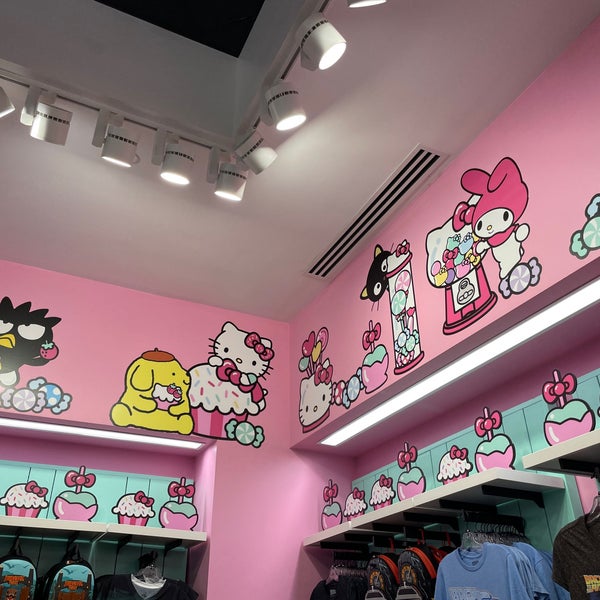 THE HELLO KITTY SHOP - 56 Photos & 11 Reviews - 6000 Universal Blvd, Orlando,  Florida - Souvenir Shops - Yelp