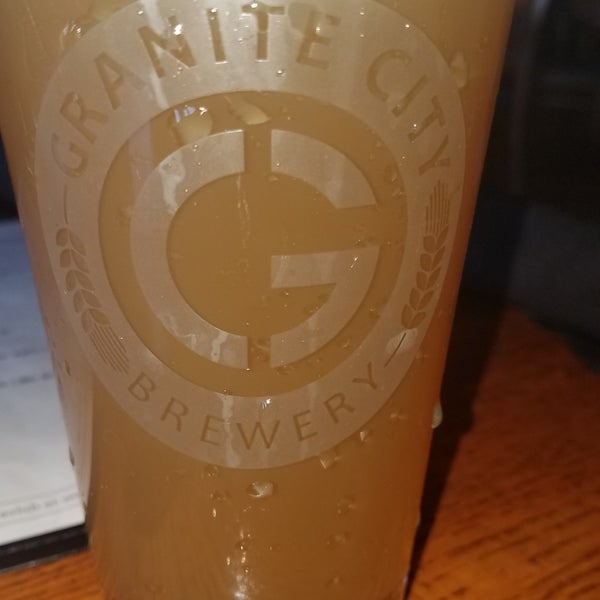 Foto diambil di Granite City Food &amp; Brewery oleh Chad P. pada 3/20/2019