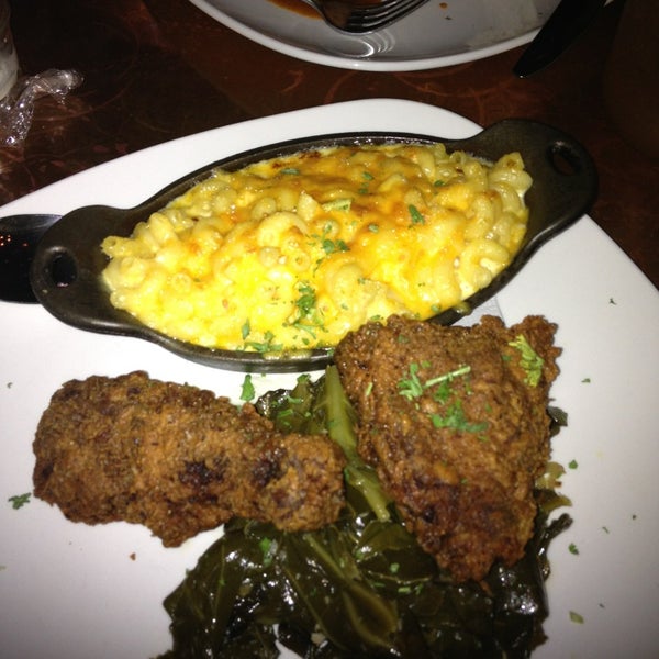 รูปภาพถ่ายที่ Spoonful Restaurant โดย Jasmine L. เมื่อ 3/8/2013