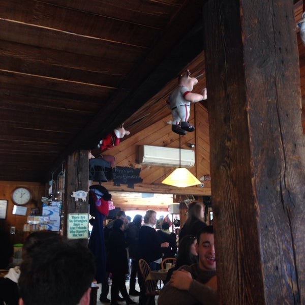 2/8/2014 tarihinde Huajia Y.ziyaretçi tarafından Piggy&#39;s Restaurant'de çekilen fotoğraf