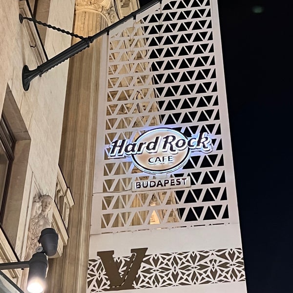 Photo taken at Hard Rock Cafe Budapest by Meryem E. on 12/12/2022
