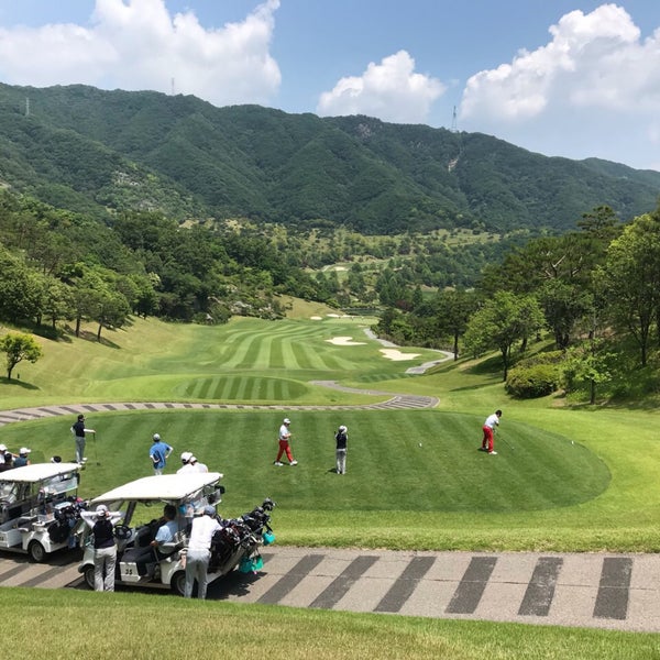 Зелёный знак south 120 mile. 40 летняя torrey pines. Nariam - green view. Torrey pines красотка. South course.