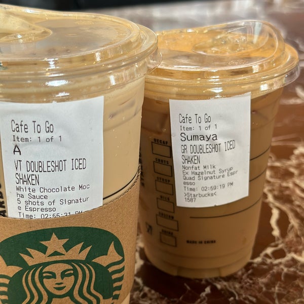 Foto tomada en Starbucks  por Asia el 12/28/2023