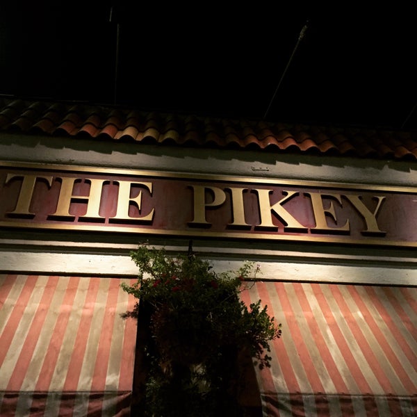 Foto tirada no(a) The Pikey por Glitterati Tours em 10/20/2016