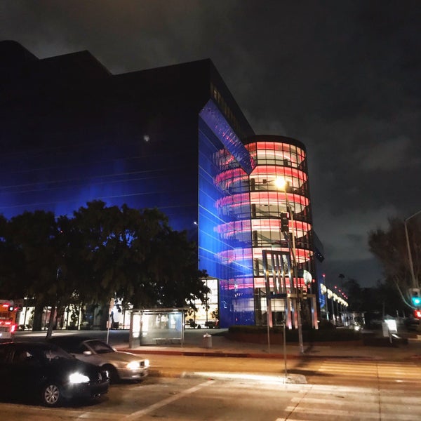 4/27/2019にGlitterati ToursがPacific Design Centerで撮った写真