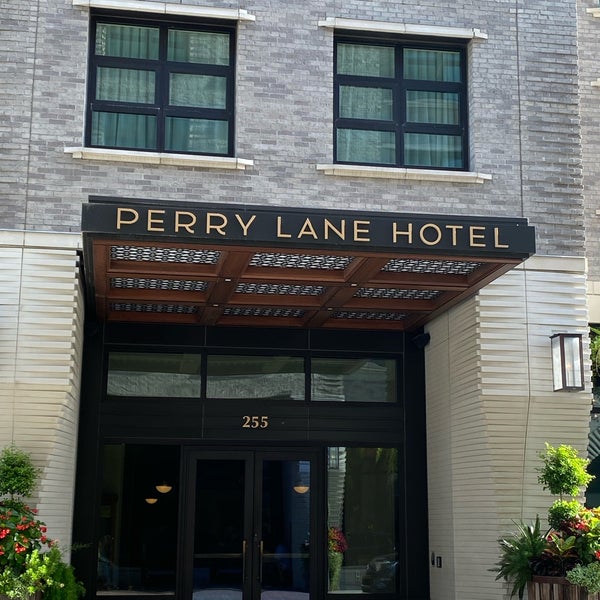 Photo taken at Perry Lane Hotel, a Luxury Collection Hotel, Savannah by Regina H. on 6/27/2021