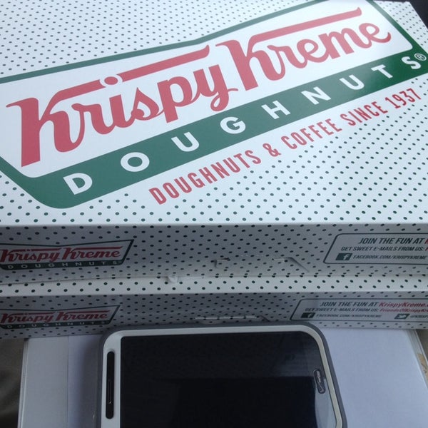 Das Foto wurde bei Krispy Kreme Doughnuts von Jason am 11/15/2013 aufgenommen