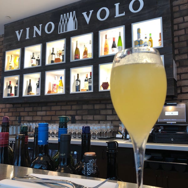 รูปภาพถ่ายที่ Vino Volo Wine Bar โดย Jeff E. เมื่อ 11/22/2021