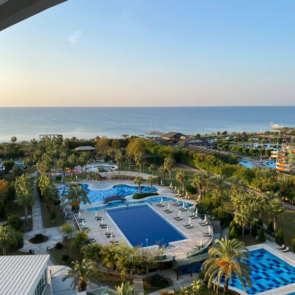 Photo taken at Sherwood Breezes Resort Hotel by Oğuzhan on 11/7/2020