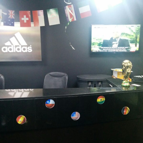 Adidas Oficina Central - Office in Bogotá