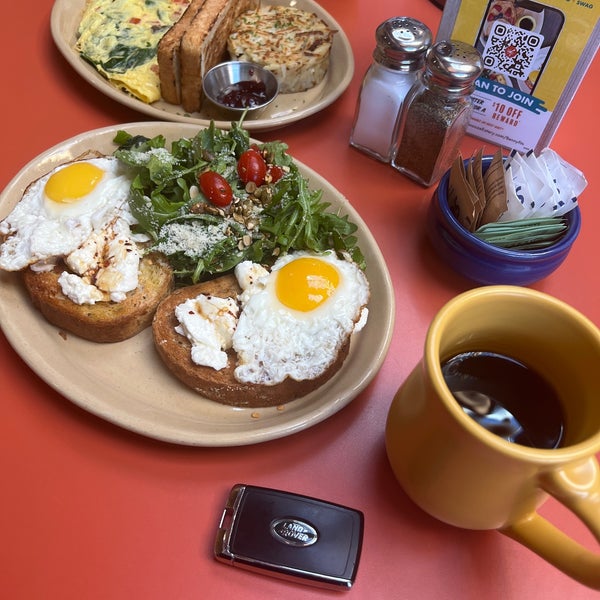 Photo taken at Snooze, an A.M. Eatery by Khaled on 1/31/2023