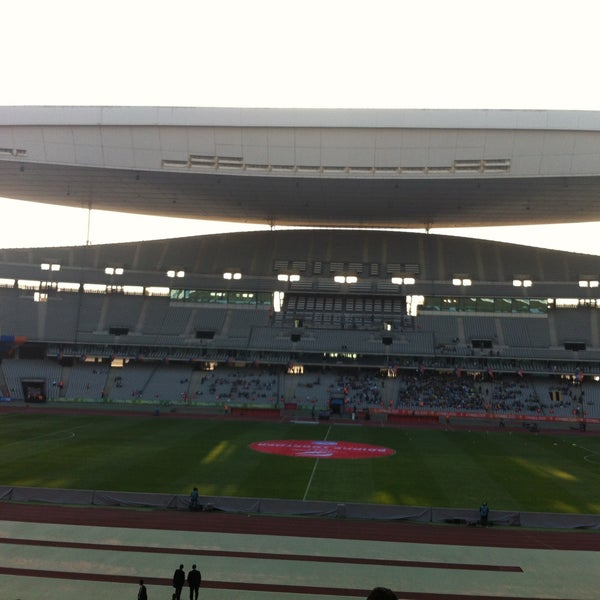รูปภาพถ่ายที่ Atatürk Olimpiyat Stadyumu โดย Osman Ç. เมื่อ 5/5/2013