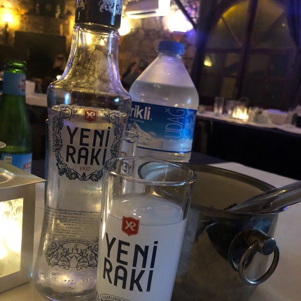Foto diambil di Tarihi Köy Restaurant oleh Batuhan Y. pada 3/3/2018