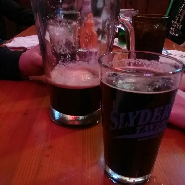 Foto scattata a Slyder&#39;s Tavern da Steve D. il 3/17/2018