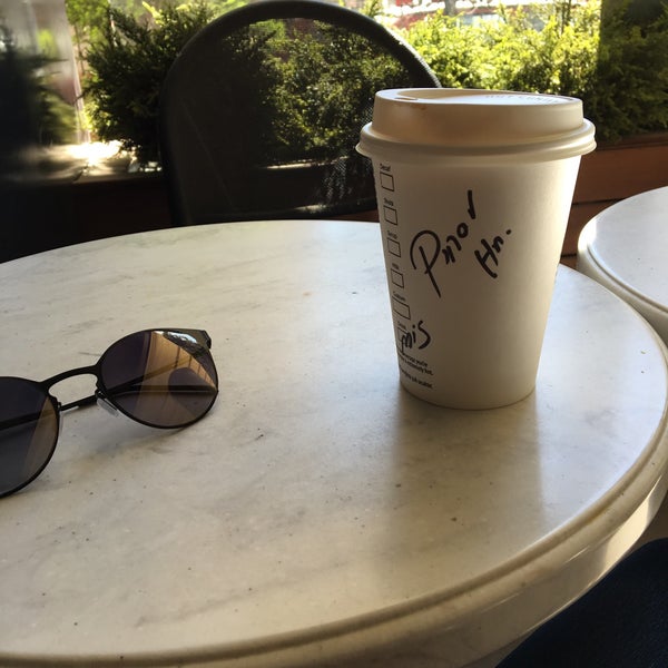 Starbucks Bornova�da Kahve Dükkanı