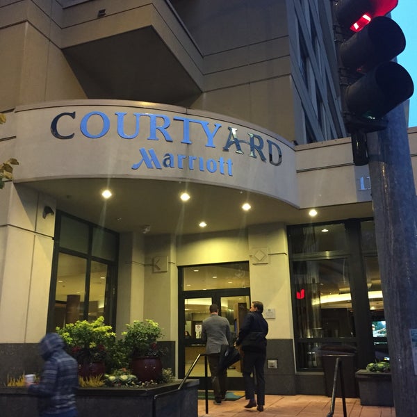 10/22/2016にMichael L.がCourtyard by Marriott Seattle Bellevue/Downtownで撮った写真