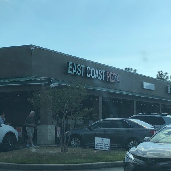 Das Foto wurde bei East Coast Pizza von Jaqi Moon . am 5/4/2018 aufgenommen