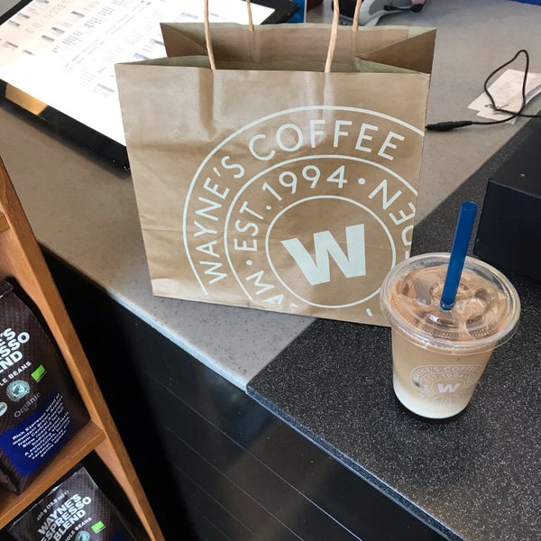 Foto tomada en Wayne&#39;s Coffee  por HAYA . el 7/4/2019