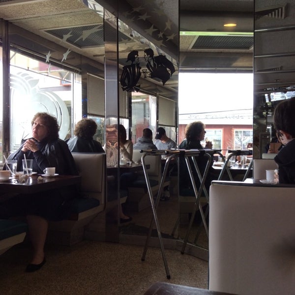 Foto tirada no(a) Silver Star Diner por Leonardo Tiberius ⛵ em 4/18/2014