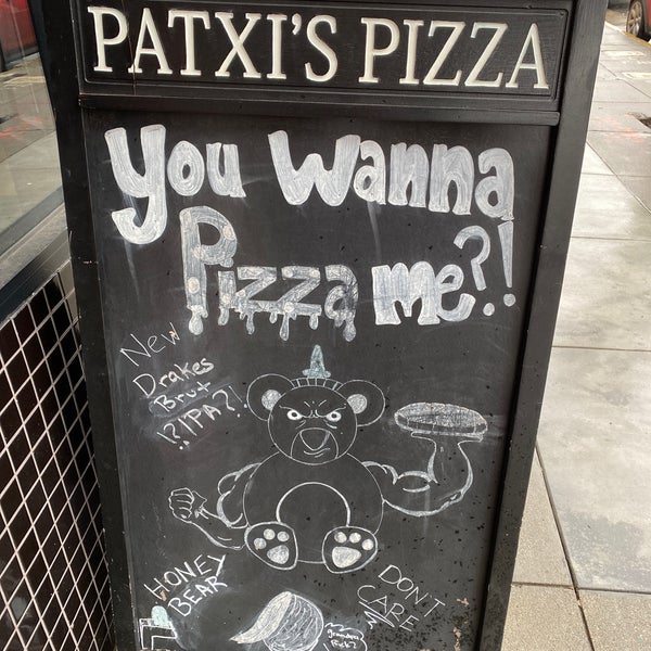 Foto diambil di Patxi&#39;s Pizza oleh Leonardo Tiberius ⛵ pada 12/11/2019
