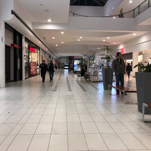 Photo taken at NewPark Mall by Leonardo Tiberius ⛵ on 2/14/2019