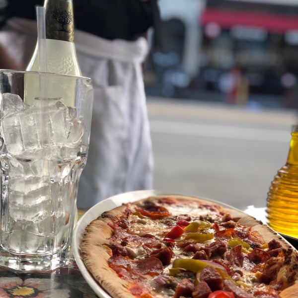 2/6/2019에 Leonardo Tiberius ⛵님이 Calzone&#39;s Pizza Cucina에서 찍은 사진