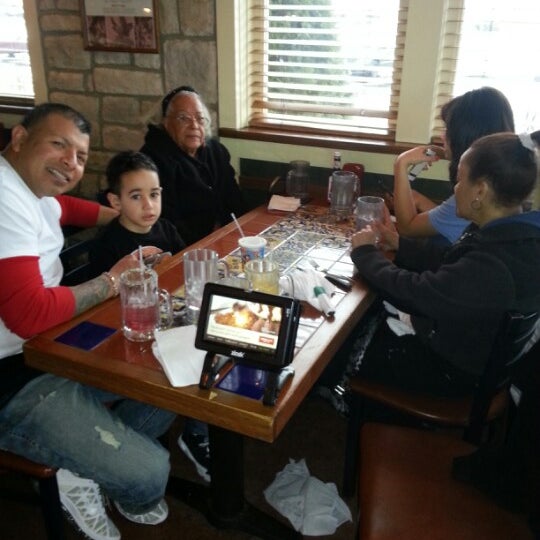 Photo taken at Chili&#39;s Grill &amp; Bar by Marlene L. on 2/10/2013