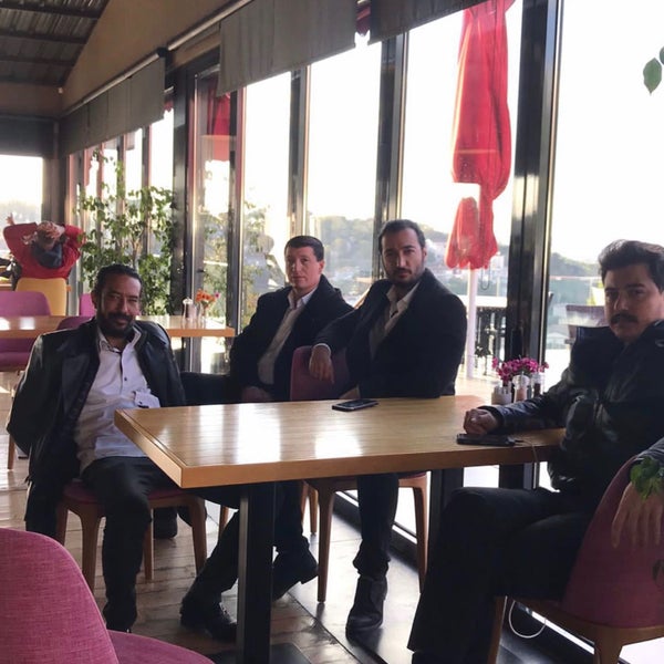 Das Foto wurde bei La Colina Restaurant &amp; Bar von Kıvanç A. am 11/10/2021 aufgenommen