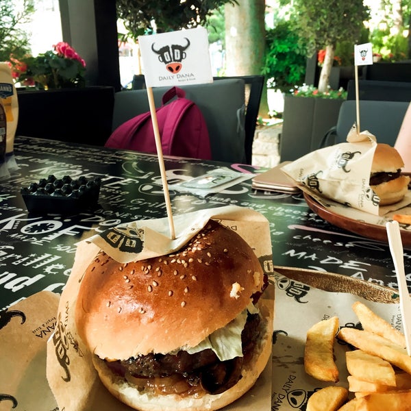 Photo prise au Daily Dana Burger &amp; Steak Fenerbahçe par Kıvanç A. le6/7/2018