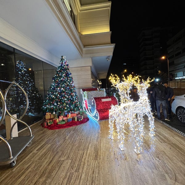 รูปภาพถ่ายที่ Wyndham Grand Istanbul Kalamış Marina Hotel โดย Mami . เมื่อ 12/9/2022
