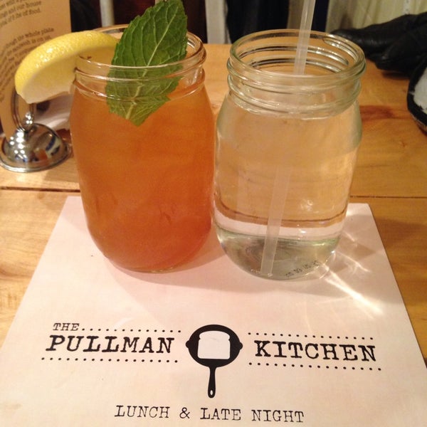 Foto tirada no(a) The Pullman Kitchen por Laila M. em 11/26/2013