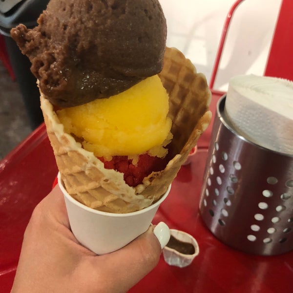 Photo taken at Sonny&#39;s Amazing Italian Ices &amp; Cremes by Catherine F. on 4/6/2018
