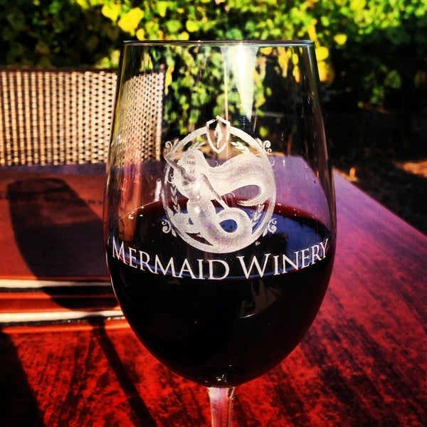 Foto diambil di Mermaid Winery oleh Rebecca G. pada 8/25/2013