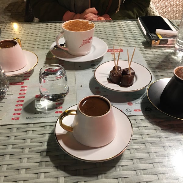10/31/2020 tarihinde Rugzan A.ziyaretçi tarafından Veis Dondurma &amp; Cafe'de çekilen fotoğraf