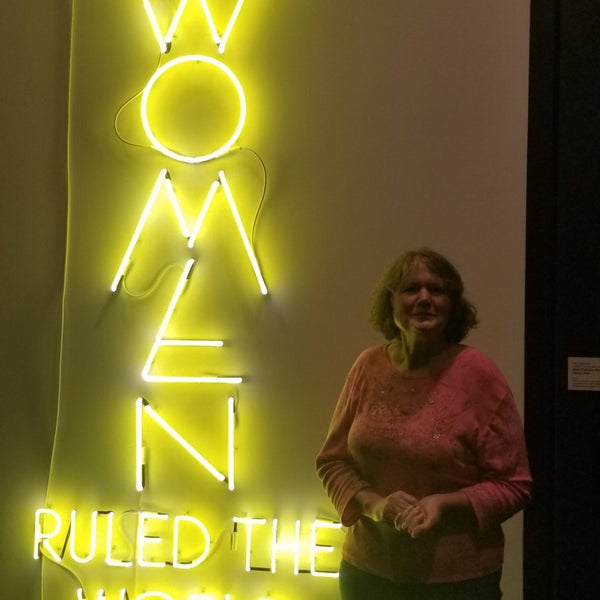6/3/2018 tarihinde Michelle C.ziyaretçi tarafından National Museum of Women in the Arts'de çekilen fotoğraf